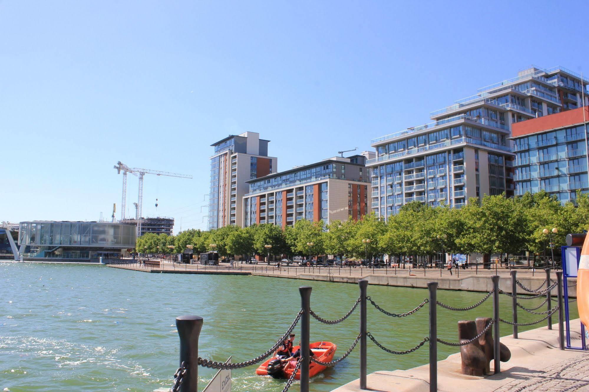 Royal Victoria Docks Apartamento Londres Exterior foto